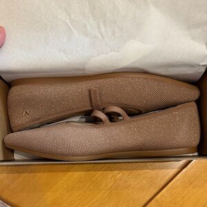 Women's pointed toe Mary Jane rose gold Vivaia shoes never worn